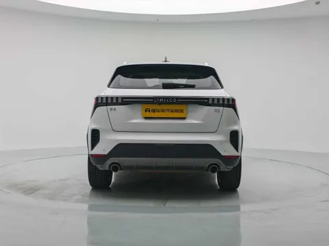 Lynk & Co 06