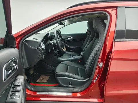 Mercedes-Benz Mercedes-Benz GLA