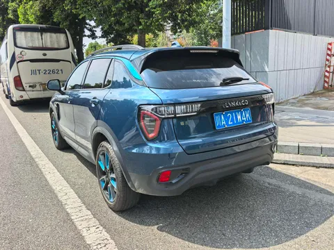 Lynk & Co 01
