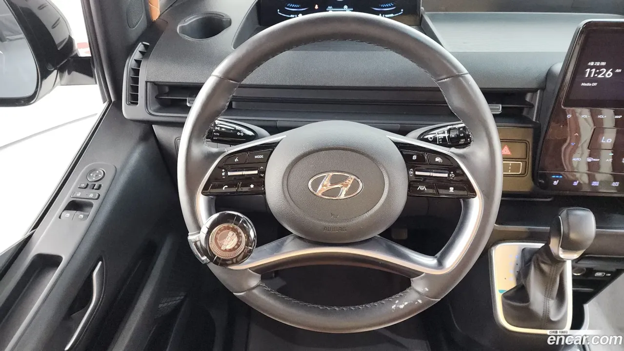 Hyundai Staria