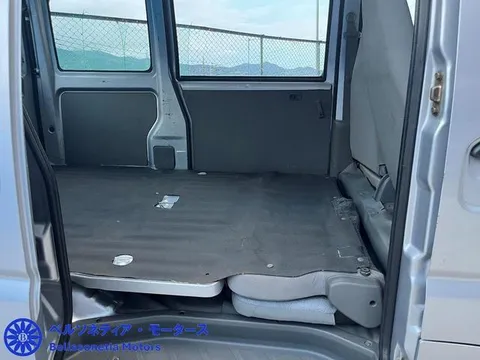 Nissan Clipper Van