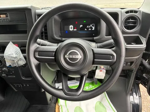 Nissan Clipper Van