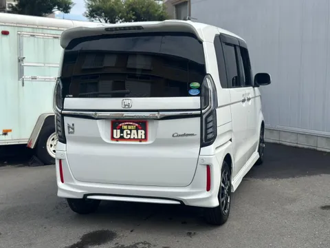 Honda N-BOX Custom