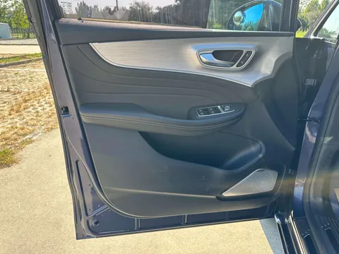 Roewe iMAX8