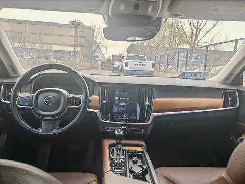 Volvo S90