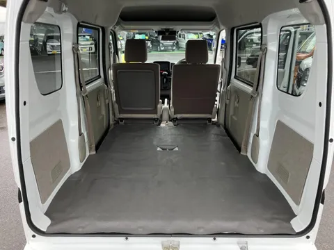 Nissan Clipper Van