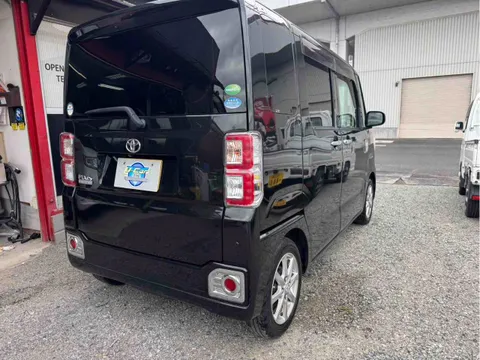 Toyota Pixis Mega