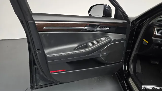 Genesis G90 (EQ900)