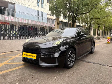 Lynk & Co 03