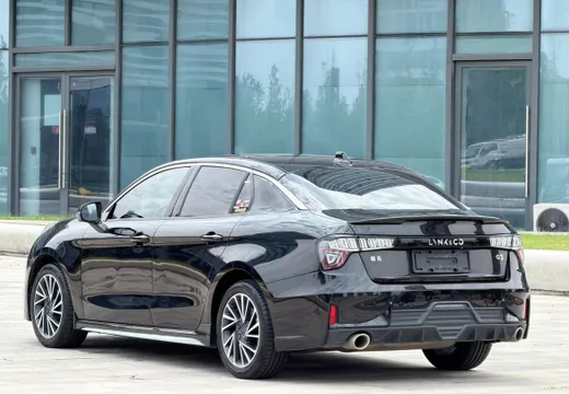 Lynk & Co 03