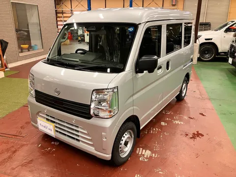 Nissan Clipper Van
