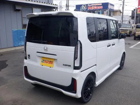 Honda N-BOX Custom