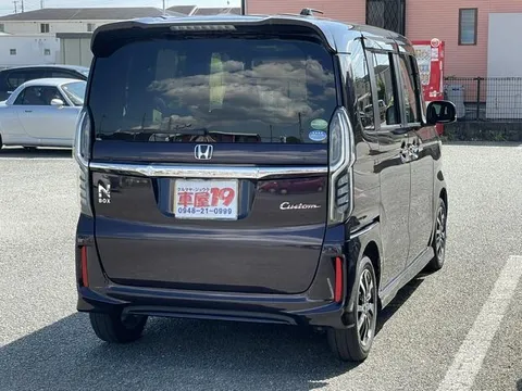 Honda N-BOX Custom