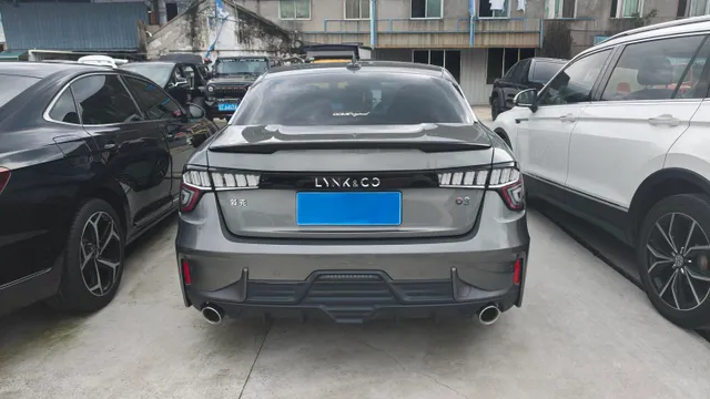 Lynk & Co 03