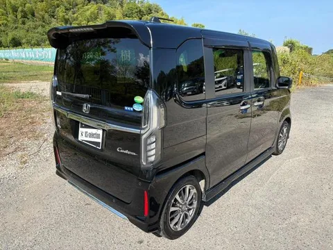 Honda N-BOX Custom