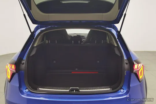 Lynk & Co 02
