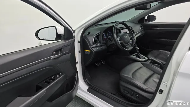 Hyundai Elantra (Avante)