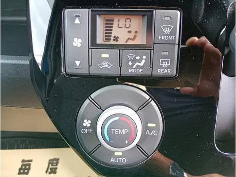 Toyota Pixis Mega