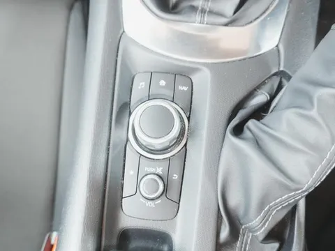 Mazda MX-5 (Roadster)