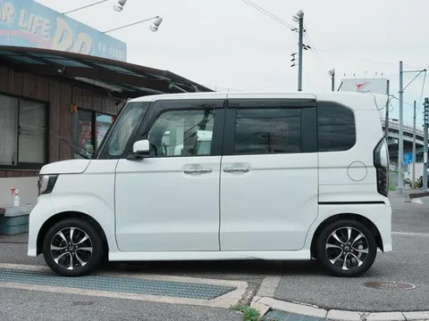 Honda N-BOX Custom