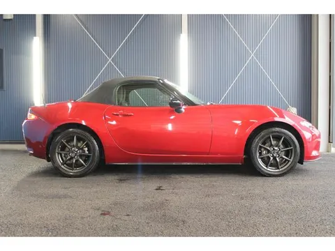 Mazda MX-5 (Roadster)