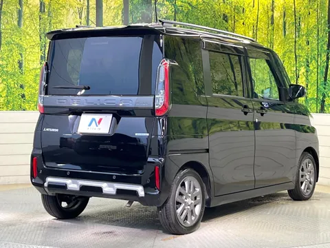 Mitsubishi Delica Mini