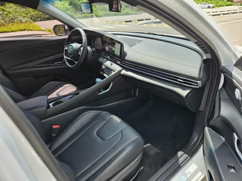 Hyundai Elantra (Avante)