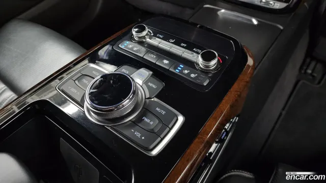 Genesis G90 (EQ900)