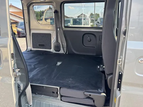 Nissan Clipper Van
