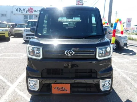 Toyota Pixis Mega