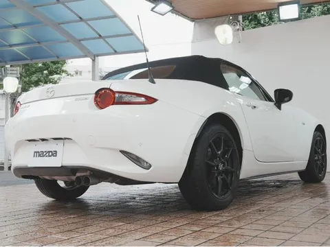 Mazda MX-5 (Roadster)