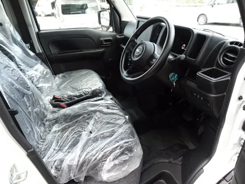 Nissan Clipper Van