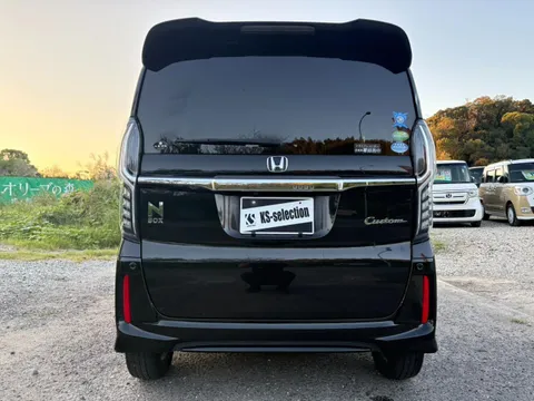 Honda N-BOX Custom