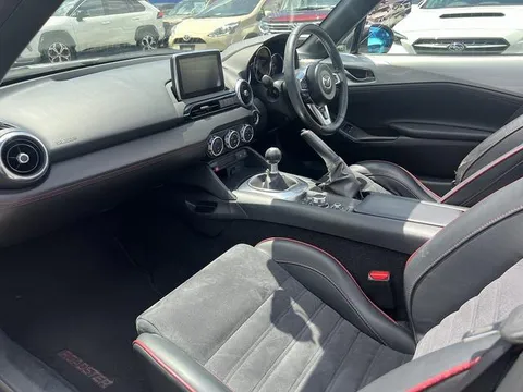 Mazda MX-5 (Roadster)