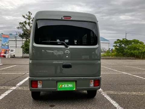 Nissan Clipper Van