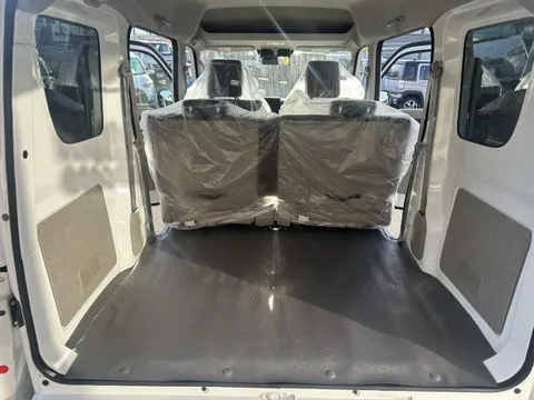 Nissan Clipper Van