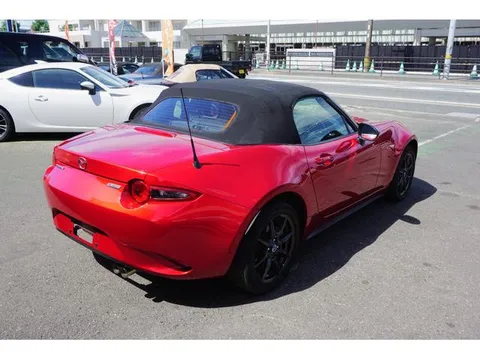 Mazda MX-5 (Roadster)