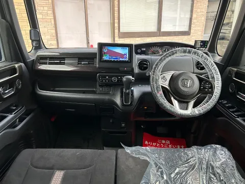 Honda N-BOX Custom