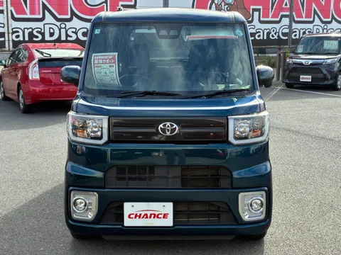 Toyota Pixis Mega