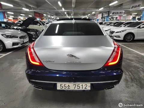 Jaguar XJ