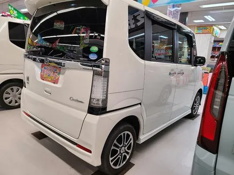 Honda N-BOX Custom