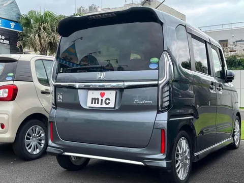 Honda N-BOX Custom
