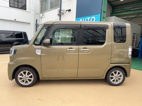 Toyota Pixis Mega