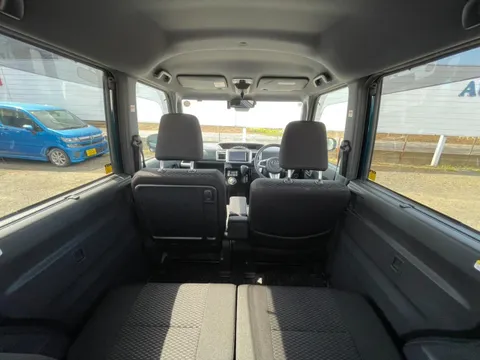Toyota Pixis Mega