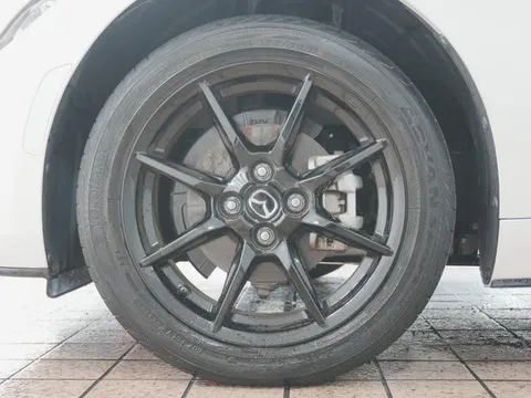 Mazda MX-5 (Roadster)
