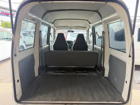 Nissan Clipper Van