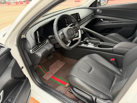 Hyundai Elantra (Avante)