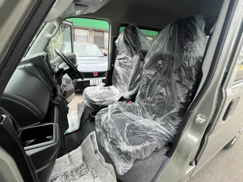 Nissan Clipper Van