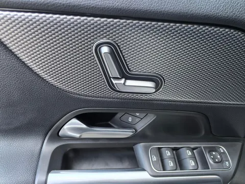 Mercedes-Benz Mercedes-Benz GLA