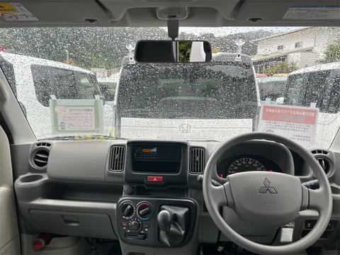 Mitsubishi Minicab Van